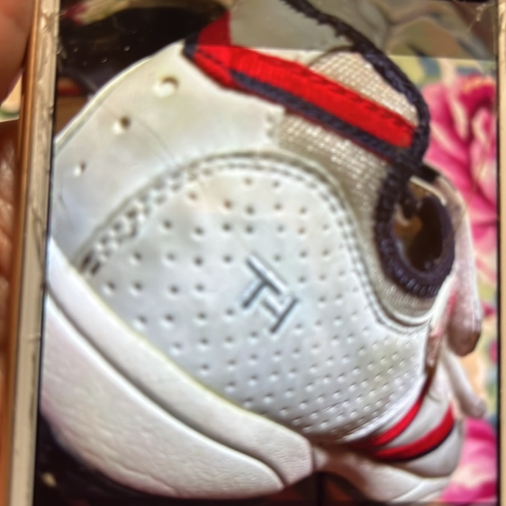 Tommy Hilfiger Grey Sneaker
Free: Brown peep- toe heels shoes - Picture 5 of 11
